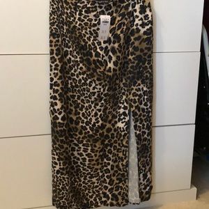 Animal print skirt with slit